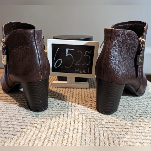 Alex Marie 6.5 rich chocolate pebble leather 2.5" stack heel gold zip side boots - Picture 3 of 10